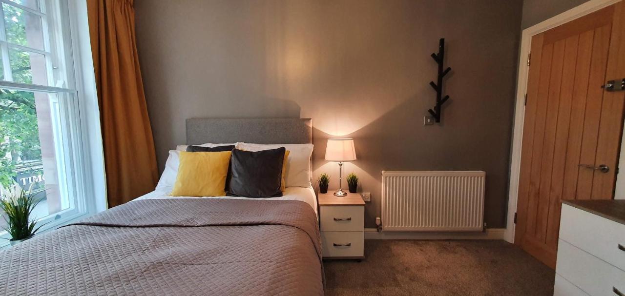 Darwin Stays - Service Accommodation In Newcastle Under Lyme City Centre Kültér fotó