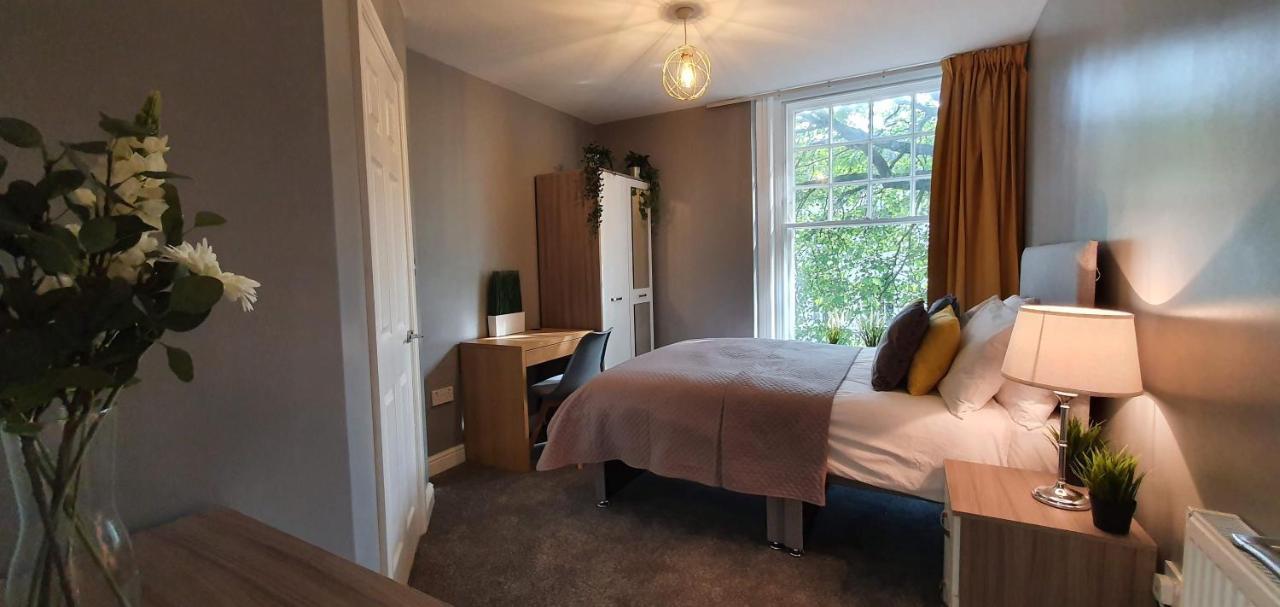 Darwin Stays - Service Accommodation In Newcastle Under Lyme City Centre Kültér fotó
