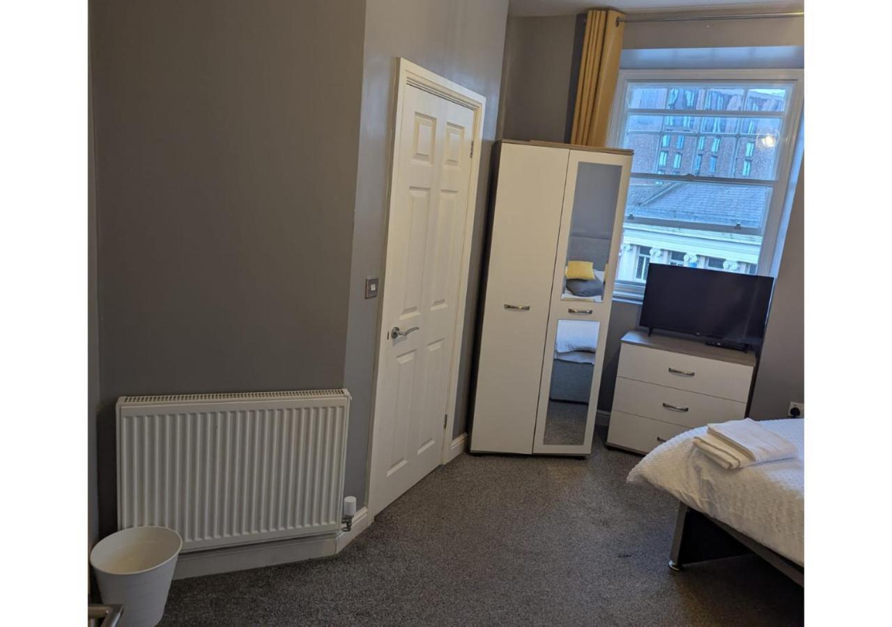 Darwin Stays - Service Accommodation In Newcastle Under Lyme City Centre Kültér fotó