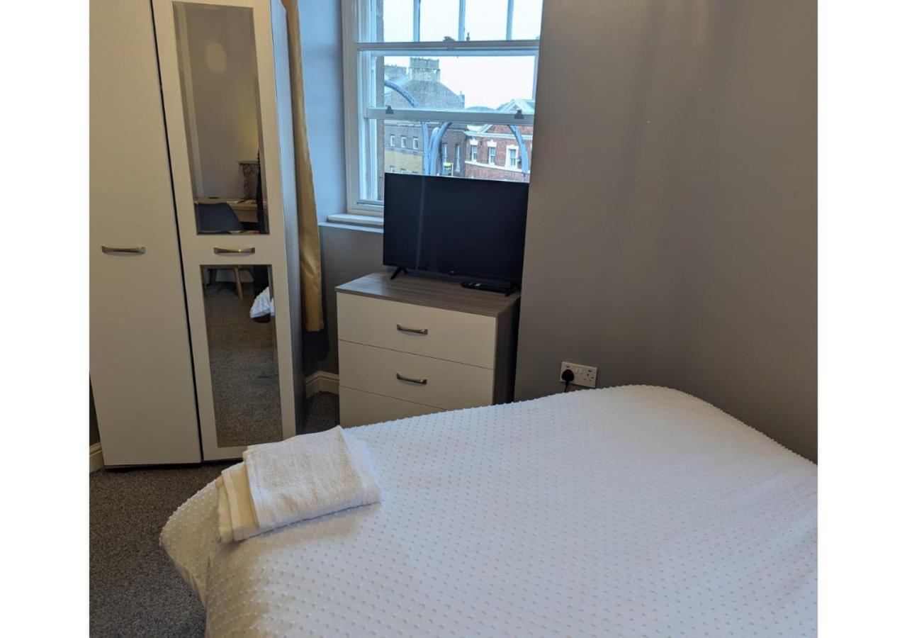 Darwin Stays - Service Accommodation In Newcastle Under Lyme City Centre Kültér fotó